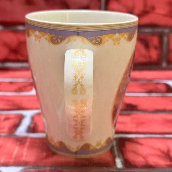 Queen Elizabeth II Commemorative Coffee Mug - Picture 8 of 9